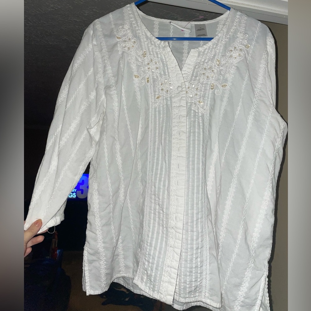 Alfred Dunner- White flowy top!